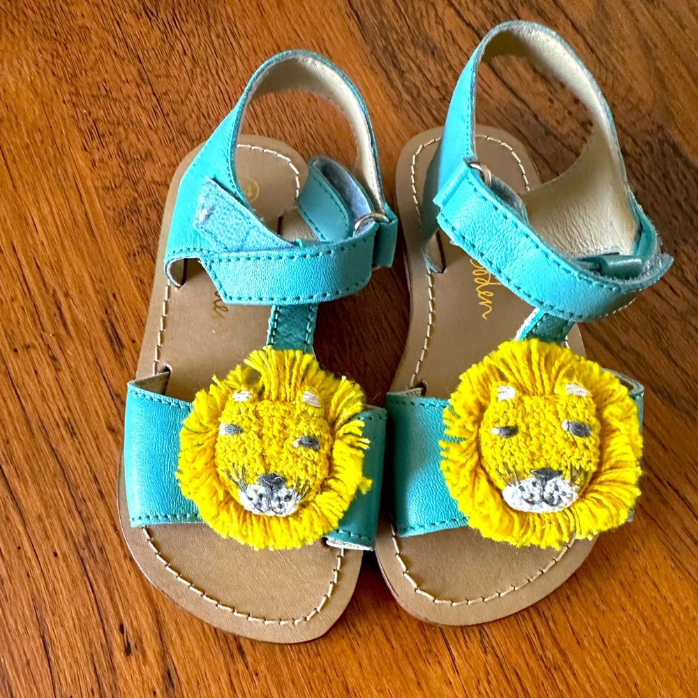 Boden lion sandals size 24